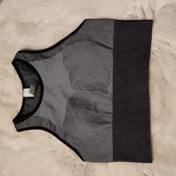 Lululemon Ebb To Train Bra C/D Cup - Picture 3 of 5